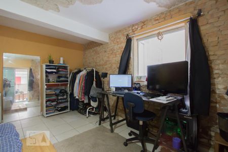 Casa à venda com 200m², 4 quartos e 2 vagas Casa à venda com 200m², 4 quartos e 2 vagasQuarto