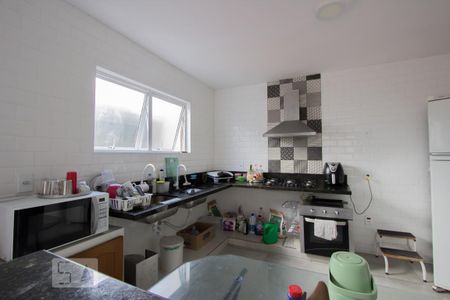 Casa à venda com 200m², 4 quartos e 2 vagas Casa à venda com 200m², 4 quartos e 2 vagasCozinha