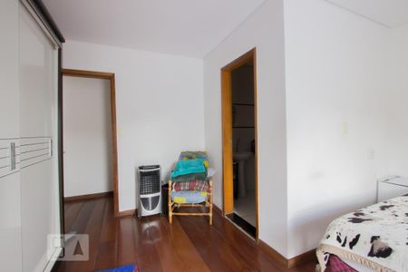 Casa à venda com 200m², 4 quartos e 2 vagas Casa à venda com 200m², 4 quartos e 2 vagasSuíte 3