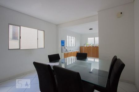 Casa à venda com 200m², 4 quartos e 2 vagas Casa à venda com 200m², 4 quartos e 2 vagasCozinha