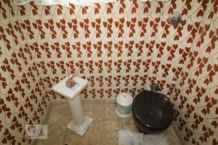 Casa à venda com 310m², 5 quartos e 2 vagasBanheiro 1 lavabo