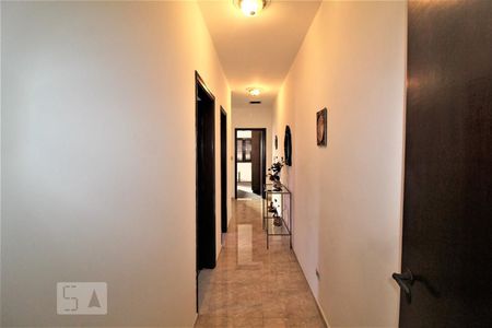 Casa à venda com 310m², 5 quartos e 2 vagasCorredor