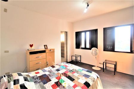 Casa à venda com 310m², 5 quartos e 2 vagasQuarto 1 suite