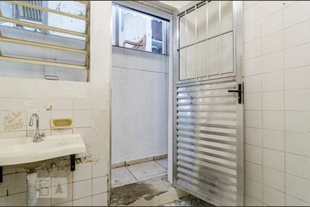 Casa à venda com 300m², 3 quartos e 2 vagas Casa à venda com 300m², 3 quartos e 2 vagasBanheiro de serviço