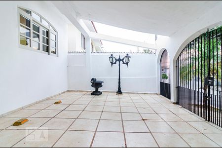 Casa à venda com 300m², 3 quartos e 2 vagas Casa à venda com 300m², 3 quartos e 2 vagasGaragem