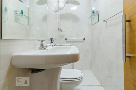 Casa à venda com 300m², 3 quartos e 2 vagas Casa à venda com 300m², 3 quartos e 2 vagasBanheiro da suíte 2