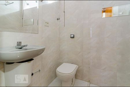 Casa à venda com 300m², 3 quartos e 2 vagas Casa à venda com 300m², 3 quartos e 2 vagasBanheiro