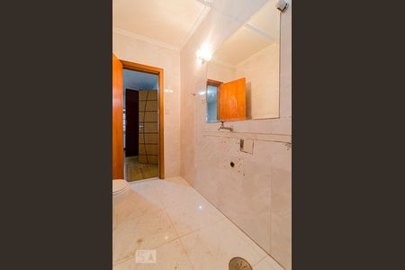 Casa à venda com 300m², 3 quartos e 2 vagas Casa à venda com 300m², 3 quartos e 2 vagasBanheiro da suíte 1