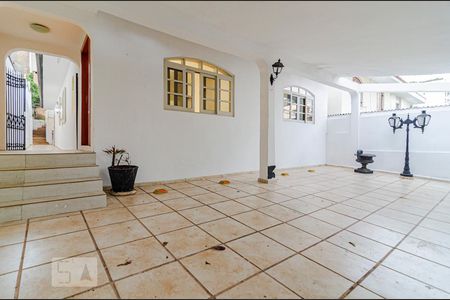 Casa à venda com 300m², 3 quartos e 2 vagas Casa à venda com 300m², 3 quartos e 2 vagasGaragem