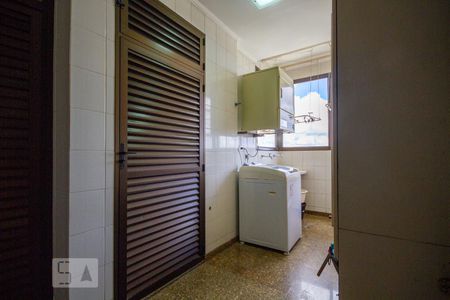 Apartamento à venda com 272m², 4 quartos e 5 vagas Apartamento à venda com 272m², 4 quartos e 5 vagasÁrea de Serviço