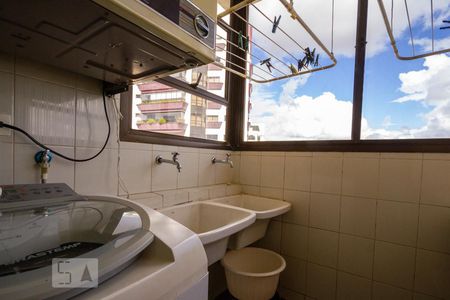 Apartamento à venda com 272m², 4 quartos e 5 vagas Apartamento à venda com 272m², 4 quartos e 5 vagasÁrea de Serviço