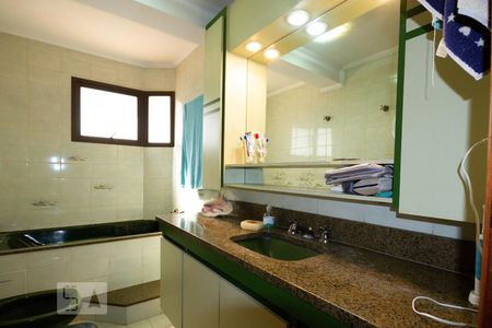 Apartamento à venda com 272m², 4 quartos e 5 vagas Apartamento à venda com 272m², 4 quartos e 5 vagasBanheiro da Suíte 3