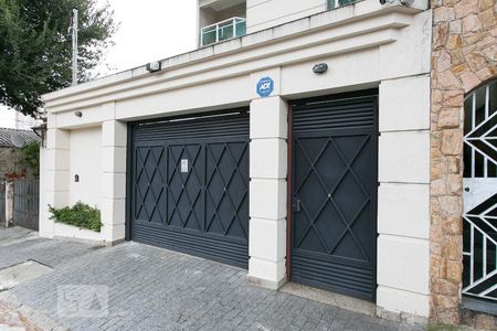 Casa à venda com 340m², 4 quartos e 6 vagasFachada