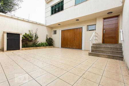 Casa à venda com 340m², 4 quartos e 6 vagasGaragem