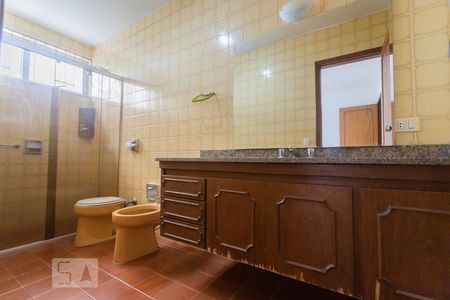 Casa à venda com 750m², 4 quartos e 10 vagasBanheiro da Suíte 2