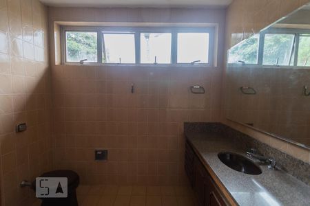 Casa à venda com 750m², 4 quartos e 10 vagasBanheiro da Suíte 4