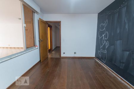 Casa à venda com 750m², 4 quartos e 10 vagasBiblioteca