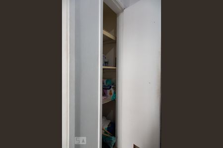 Casa à venda com 96m², 3 quartos e 1 vaga Casa à venda com 96m², 3 quartos e 1 vagaArmário no corredor dos quartos