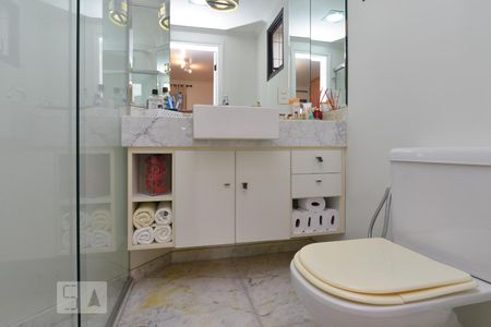 Apartamento à venda com 97m², 3 quartos e 2 vagasBanheiro da Suíte