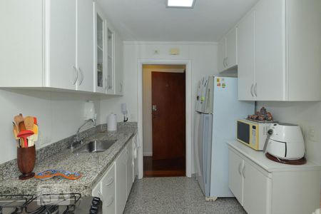 Apartamento à venda com 97m², 3 quartos e 2 vagasCozinha