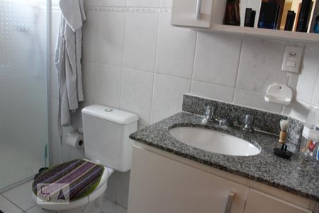 Casa à venda com 100m², 2 quartos e 2 vagasBanheiro da Suíte 1