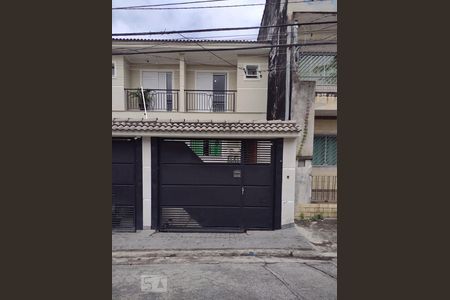 Casa à venda com 160m², 3 quartos e 2 vagas Casa à venda com 160m², 3 quartos e 2 vagasFachada