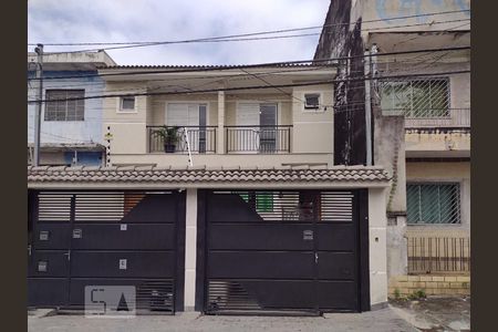 Casa à venda com 160m², 3 quartos e 2 vagas Casa à venda com 160m², 3 quartos e 2 vagasFachada