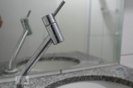 Banheiro de apartamento para alugar com 2 quartos, 48m² em Planalto, Belo Horizonte