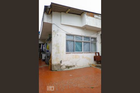 Casa à venda com 100m², 3 quartos e 2 vagasFundos