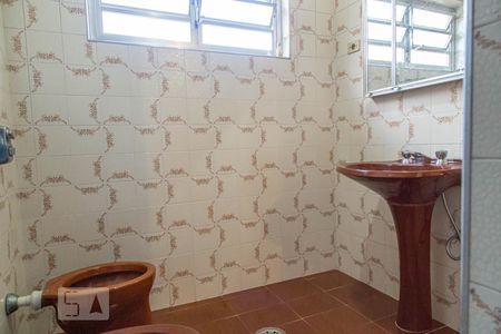 Casa à venda com 208m², 5 quartos e 3 vagas Casa à venda com 208m², 5 quartos e 3 vagasBanheiro Suíte