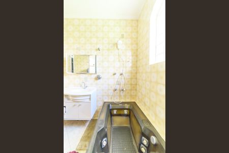 Casa à venda com 500m², 4 quartos e 8 vagas Casa à venda com 500m², 4 quartos e 8 vagasBanheiro Social 1