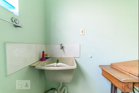 Casa à venda com 500m², 4 quartos e 8 vagas Casa à venda com 500m², 4 quartos e 8 vagasCozinha e Área de Serviço