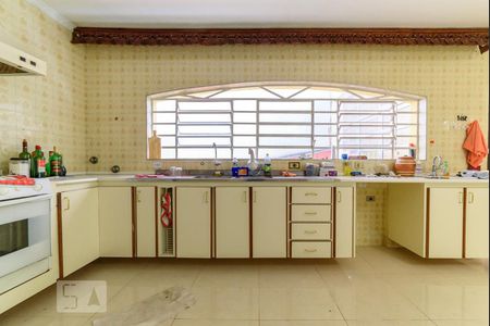 Casa à venda com 500m², 4 quartos e 8 vagas Casa à venda com 500m², 4 quartos e 8 vagasCozinha - Armários