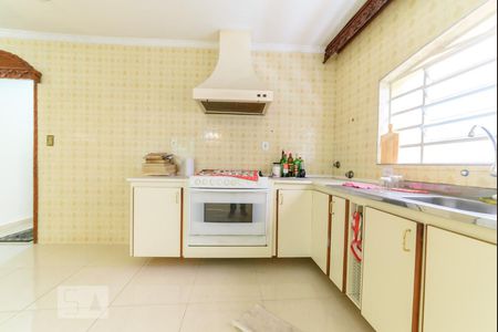 Casa à venda com 500m², 4 quartos e 8 vagas Casa à venda com 500m², 4 quartos e 8 vagasCozinha - Armários