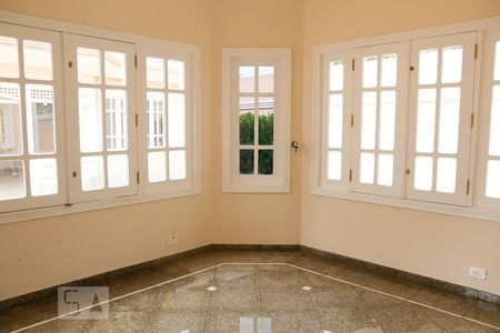 Casa à venda com 800m², 5 quartos e 10 vagas Casa à venda com 800m², 5 quartos e 10 vagasSada de Jantar