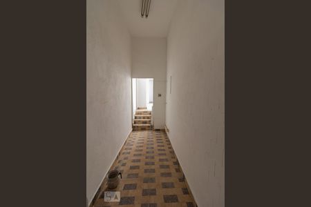 Casa à venda com 100m², 4 quartos e 2 vagas Casa à venda com 100m², 4 quartos e 2 vagasCorredor Entrada Lateral