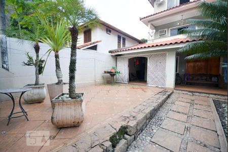 Casa à venda com 500m², 5 quartos e 4 vagasFachada