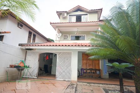 Casa à venda com 500m², 5 quartos e 4 vagasFachada