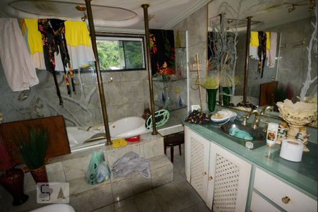 Casa à venda com 500m², 5 quartos e 4 vagasSótão Banheiro