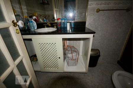 Casa à venda com 500m², 5 quartos e 4 vagasBanheiro Suíte 2