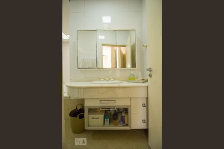 Casa à venda com 300m², 5 quartos e 3 vagasBanheiro Quarto 3 - Suíte