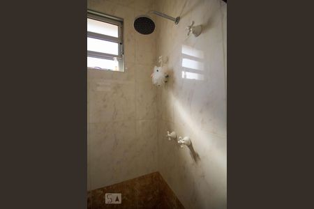 Casa à venda com 300m², 5 quartos e 3 vagasBanheiro Quarto 2 - Suíte