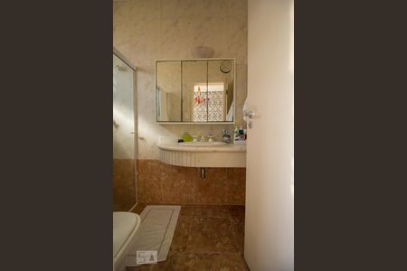 Casa à venda com 300m², 5 quartos e 3 vagasBanheiro Quarto 2 - Suíte