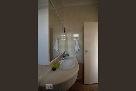 Casa à venda com 300m², 5 quartos e 3 vagasBanheiro Quarto 2 - Suíte