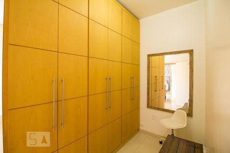 Casa à venda com 300m², 5 quartos e 3 vagasCloset Quarto 3 - Suíte