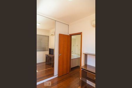 Quarto 1 de apartamento para alugar com 2 quartos, 100m² em Funcionários , Belo Horizonte