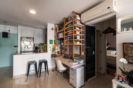 Sala de apartamento para alugar com 2 quartos, 67m² em Pinheiros, São Paulo