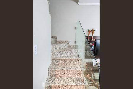 Casa de condomínio à venda com 120m², 3 quartos e 2 vagas Casa de condomínio à venda com 120m², 3 quartos e 2 vagasEscada