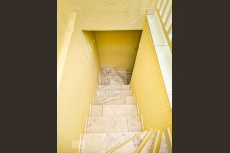 Casa de condomínio à venda com 120m², 3 quartos e 2 vagas Casa de condomínio à venda com 120m², 3 quartos e 2 vagasEscada