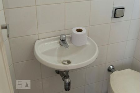 Apartamento à venda com 105m², 2 quartos e 2 vagas Apartamento à venda com 105m², 2 quartos e 2 vagasBanheiro de serviço